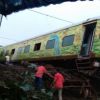 9 coaches of Nagpur-Mumbai Duronto Express derail in Maharashtra