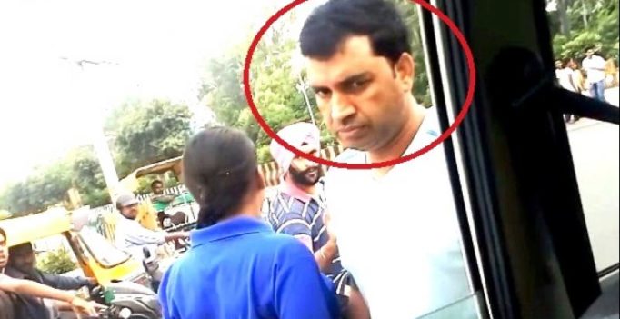 Video: VIP caught on camera while trying to bully man on traffic signal