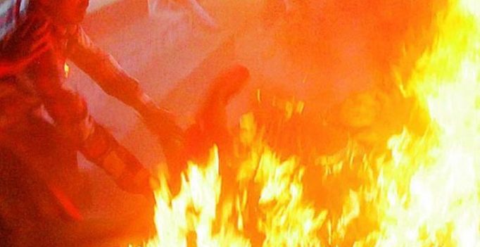 Man sets younger brothers on fire over Rs 500 in Pakistan