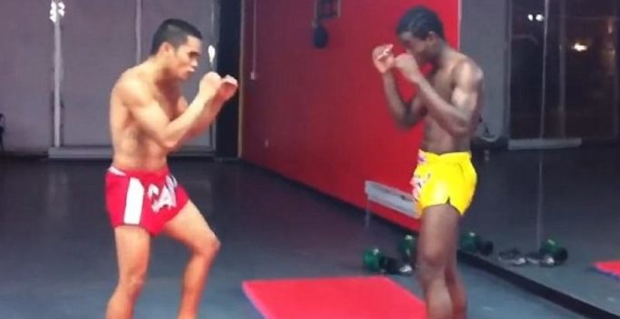 Video: Muay Thai instructor ‘dislocates’ opponent’s knee with a kick