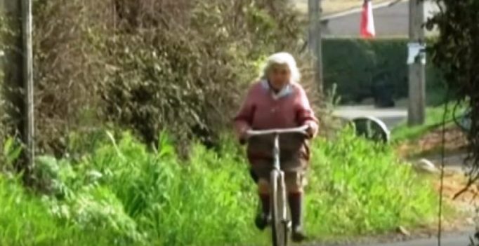 Video: This 90 year old cyclist isn’t willing to slow down anytime soon