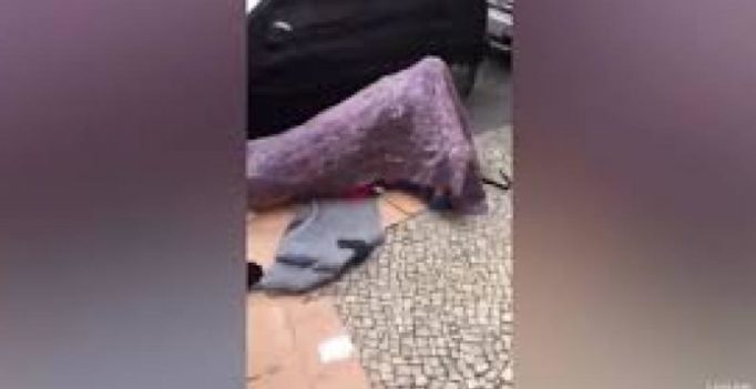 Video: Homeless couple caught having sex in the street