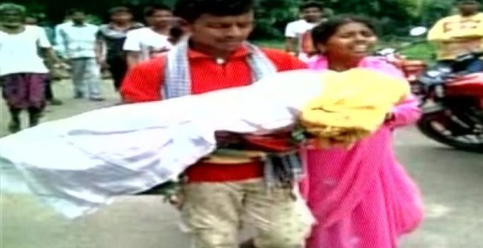 Odisha: Father carries daughter’s body after ambulance throws them out