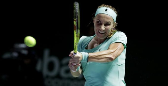 Watch: Kuznetsova cuts her own hair to beat Radwanska