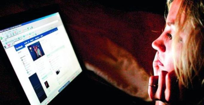 Australian man saves daughter’s sex chats; charged with child porn
