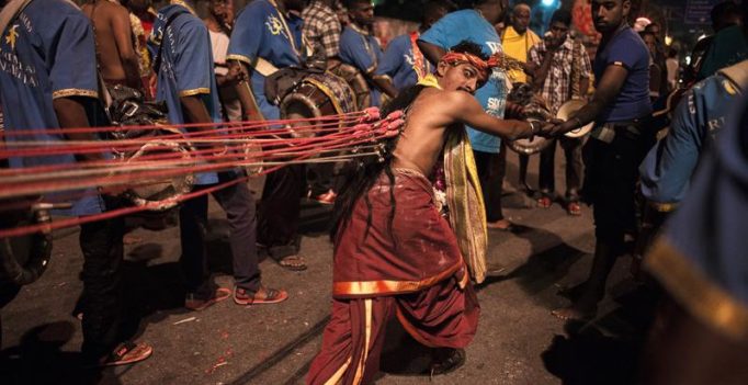 Thousands celebrate Hindu Thaipusam festival in Malaysia