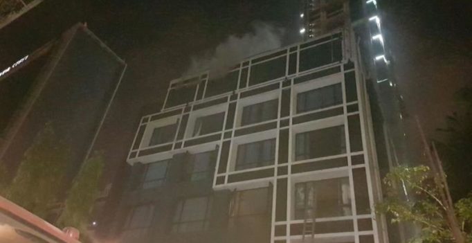 2 die in fire at hotel in Kolkata, 30 rescued
