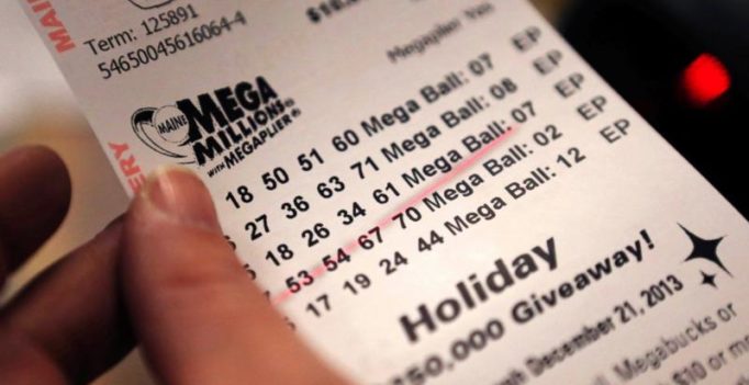 New York couple wins USD 10 million on lottery scratch-off ticket