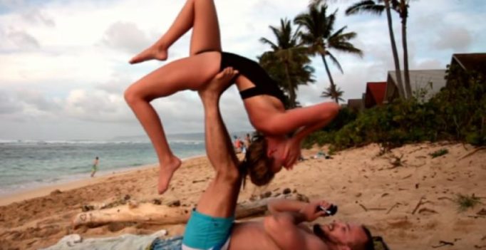 Video: Yoga proposal by boyfriend stuns woman