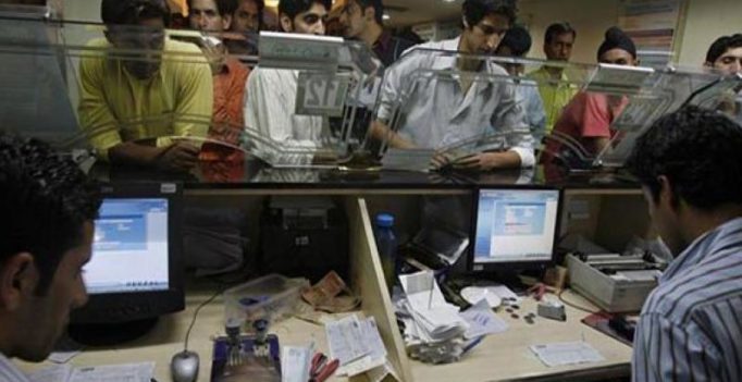 Withdrawal trend reverses in Jan Dhan a/cs; deposits up Rs1 lakh crore