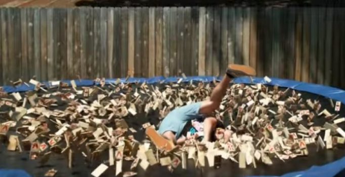 Video: Man jumping into 1000 mousetraps is the craziest thing you will see today