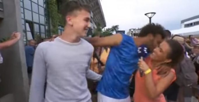French Open 2017: Maxime Hamou banned for forcibly kissing woman TV reporter; video