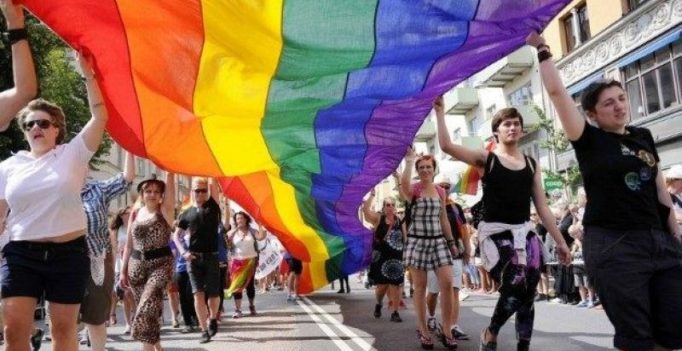 Australia’s top court hears bid to stop gay marriage survey