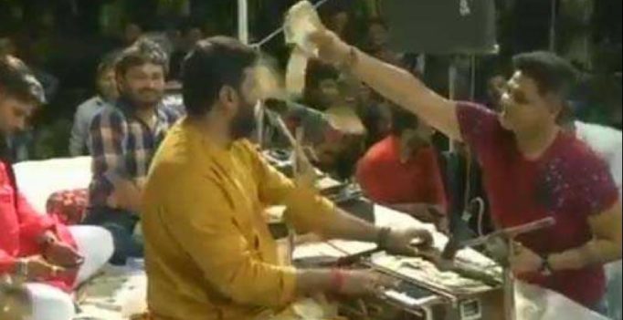 Watch: Money worth lakhs being showered on folk singers in Gujarat