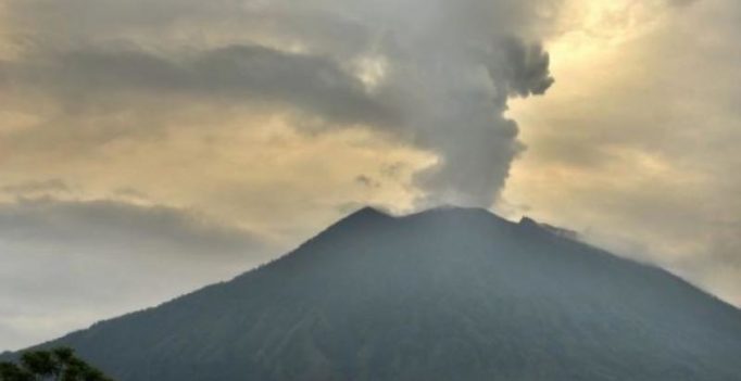 Around 1,500 people evacuated from Papua New Guinea after volcano eruption