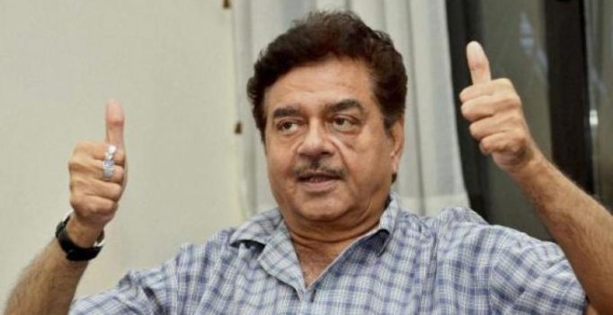 Shatrughan Sinha defends Navjot Singh Sidhu on hug row