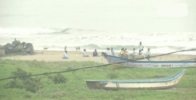 Cyclone Gaja to hit Tamil Nadu today; Navy on alert, school, colleges shut